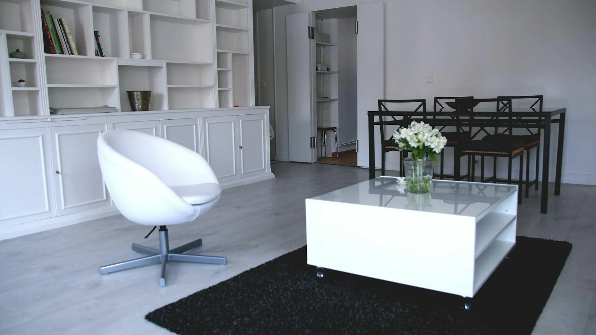 Rue De Ponthieu Central Furnished Apartment Paris